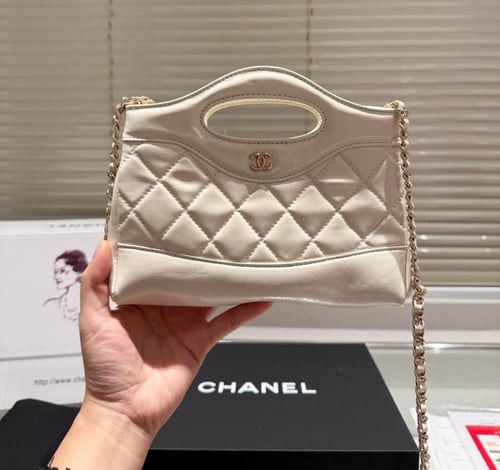 حقيبة شانيل بعده الوان