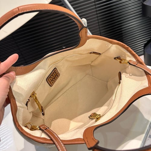 حقيبة ميو ميو