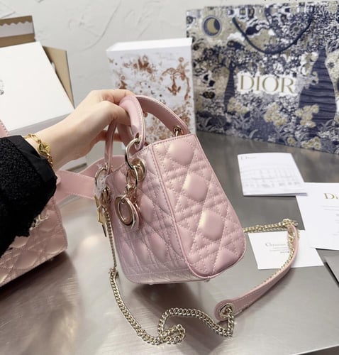 حقيبة ليدي ديور بحجمين / وردي