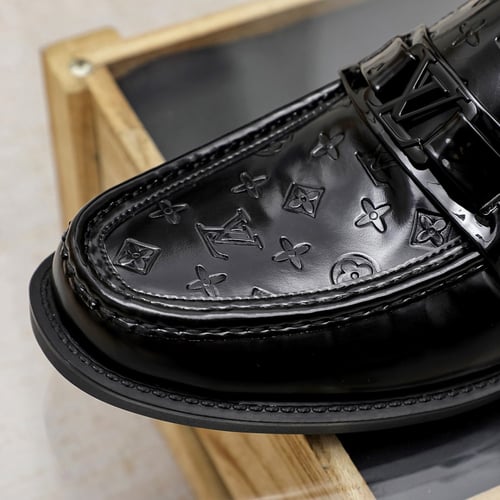 حذاء LV رجالي