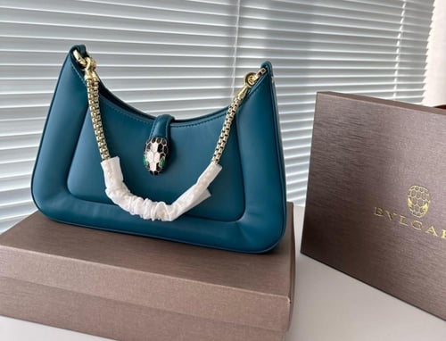 حقيبة Bvlgari عدة الوان