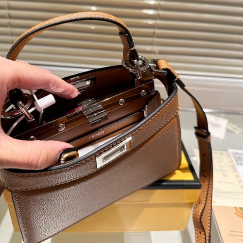 حقيبة فندي بيكابو