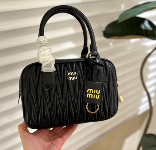 حقيبة ميو ميو | 5 الوان