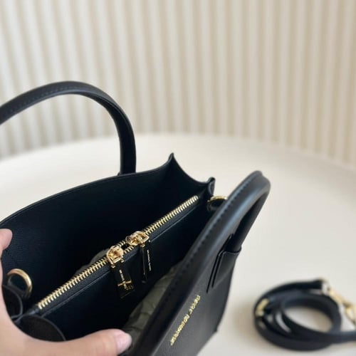 حقيبة مايكل كورس عدة الوان