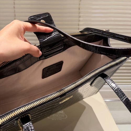 شنطة كوتش اسود / بيج