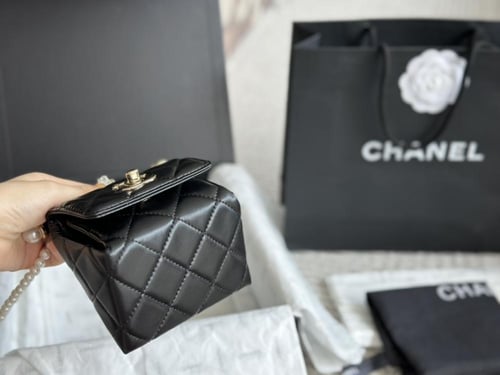 شنطة شانيل مثلث