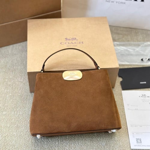 حقيبة كوتش بعدة الوان