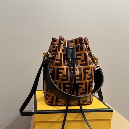 فندي حقيبة مون تريزور جلد