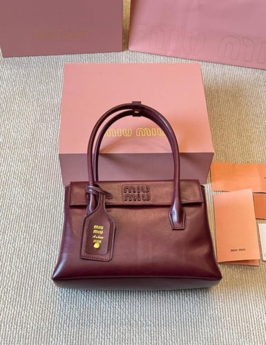 حقيبة miumiu | عدة الوان