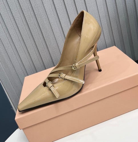 كعب ميو ميو مغلق بعدة الوان