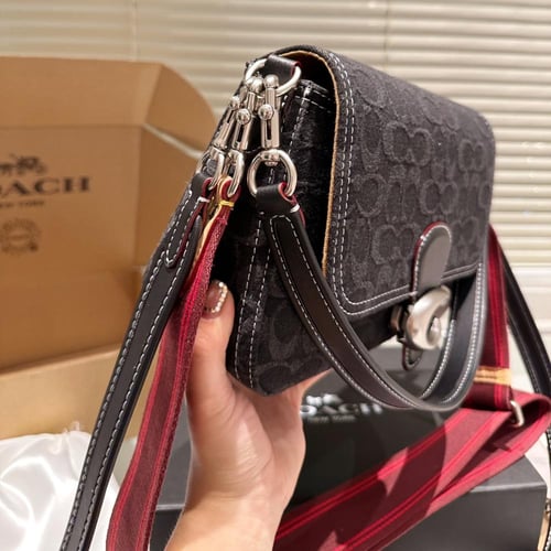 حقيبة كوتش | كتف ناعمة كحلي وأسود