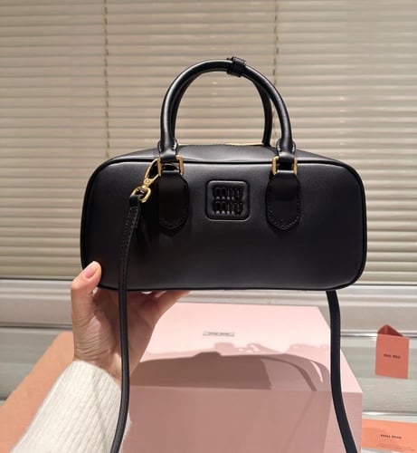 حقيبة ميوميو بعدة الوان