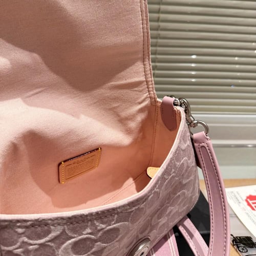 حقيبة كوتش | كتف ناعمة وردي