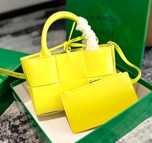 حقيبة بوتيغا BV | بعدة الوان