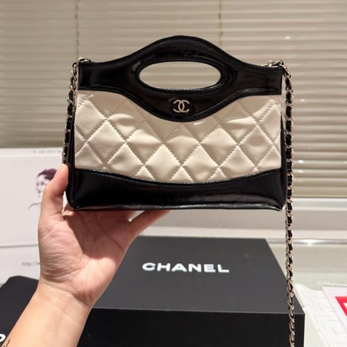 حقيبة شانيل بعده الوان