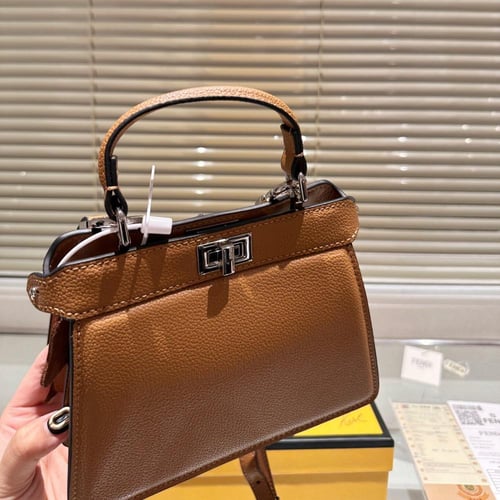 حقيبة فندي بيكابو