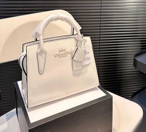 حقيبة كوتش عدة الوان