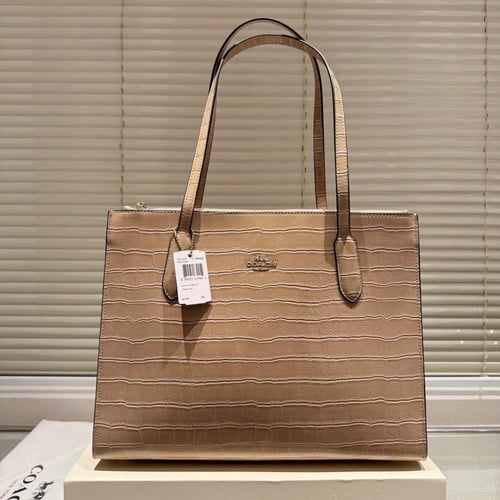 شنطة كوتش اسود / بيج