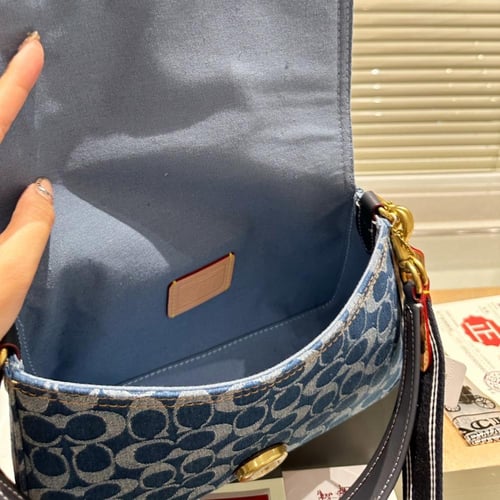 حقيبة كوتش | كتف ناعمة كحلي وأسود