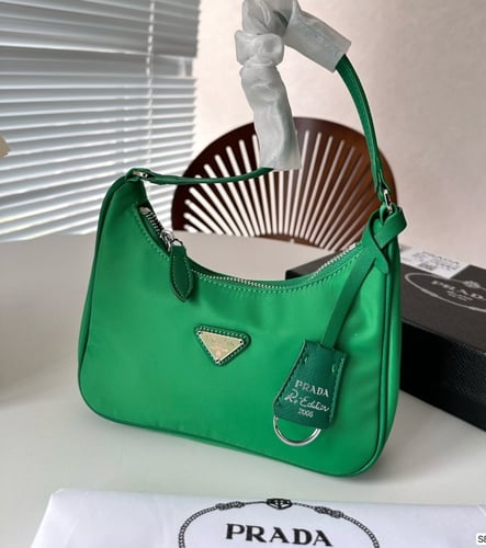 حقيبة برادا PRADA صغيرة الوان متعدده