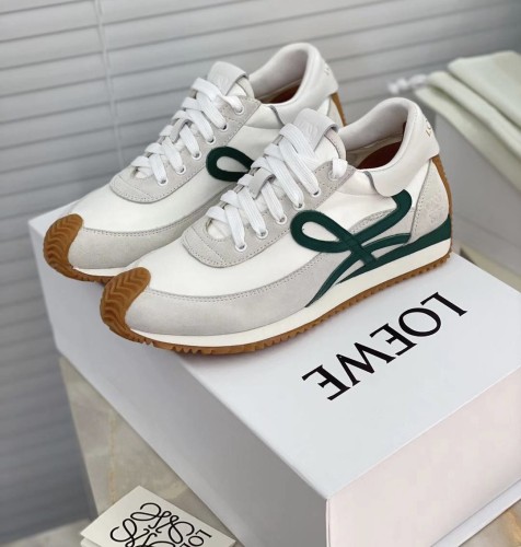 حذاء لويفي الرياضي| أبيض بشعار أخضر