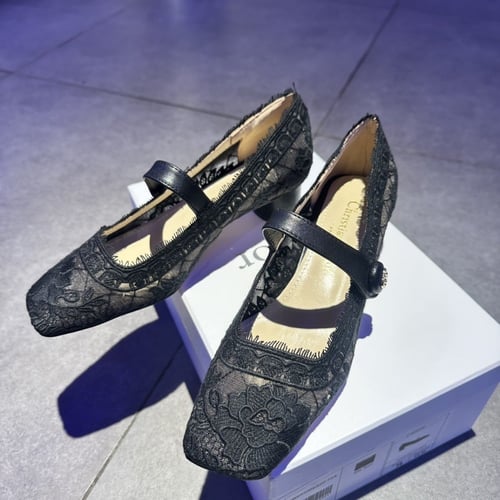 كعب ديور دانتيل اسود مغلق