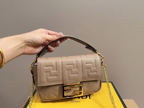 حقيبة فندي | الوان متعدده