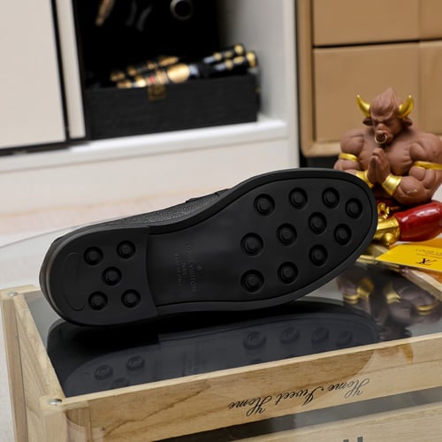 حذاء LV رجالي