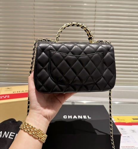 حقيبة شانيل بمقبض ذهبي| الوان متعدده