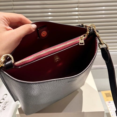 شنطة كوتش عدة الوان