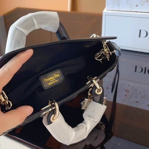 شنطة ديور جلد أسود / أبيض