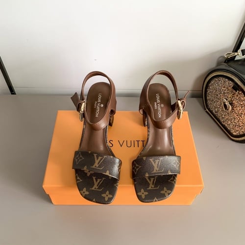 كعب LV لون الاسود و البني