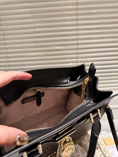 شنطه مايكل كورس