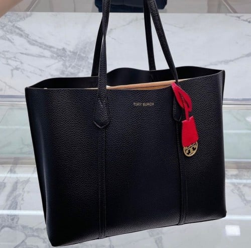 حقيبة توري بورش كبيرة | أسود بتعليقة حمراء