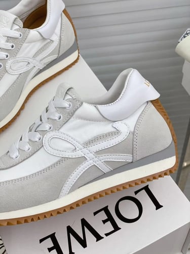 حذاء لويفي رياضي | أبيض ورمادي