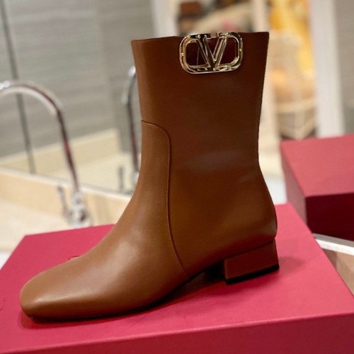 بوت ڤالنتينو 4بعدة الالوان