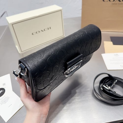 شنطه كوتش بعده الوان