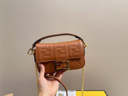 حقيبة فندي | الوان متعدده