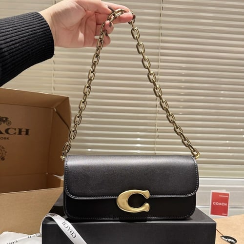 شنطه كوتش بعده الوان