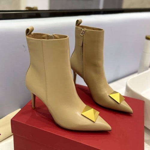 بوت ڤالنتينو 5 بعدة الوان