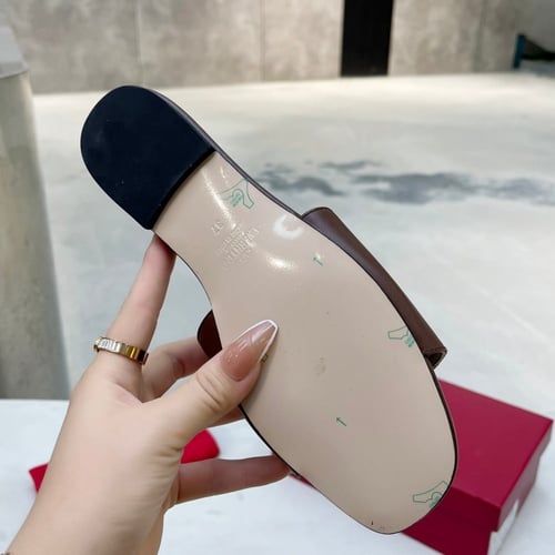 سليبر فالنتينو بني / بني غامق