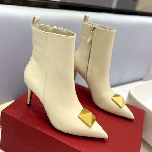 بوت ڤالنتينو 5 بعدة الوان