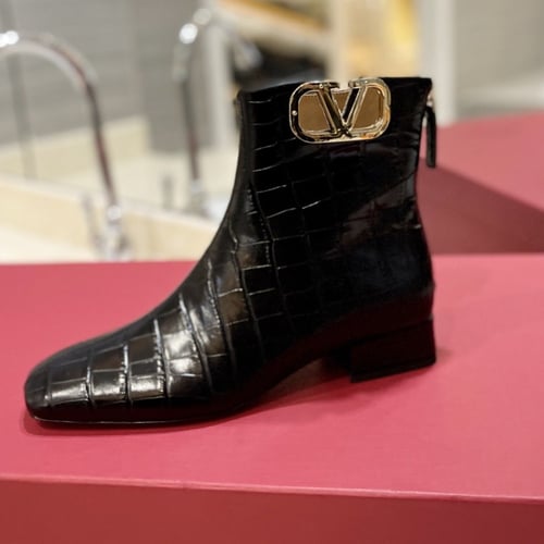 بوت ڤالنتينو اسود/ ابيض