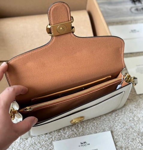 حقيبة كوتش أبيض/ تابي 26