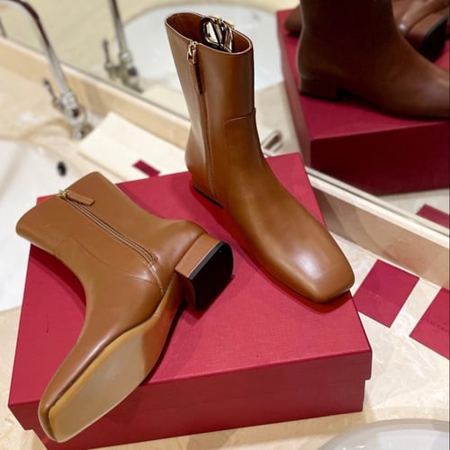 بوت ڤالنتينو 4بعدة الالوان