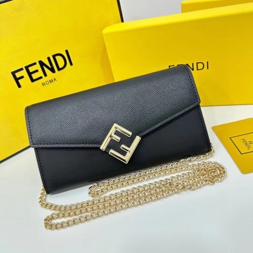 حقيية فندي fendi صغيرة