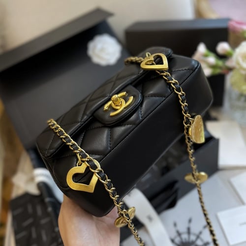 شنطة شانيل بسلسلة ذهبية