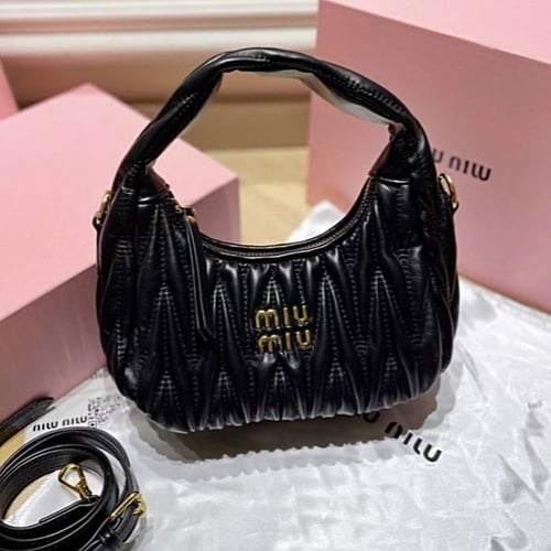 حقيبة ميو ميو بعدة ألوان