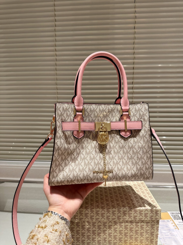 شنطه مايكل كورس