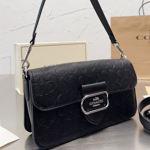 شنطه كوتش بعده الوان